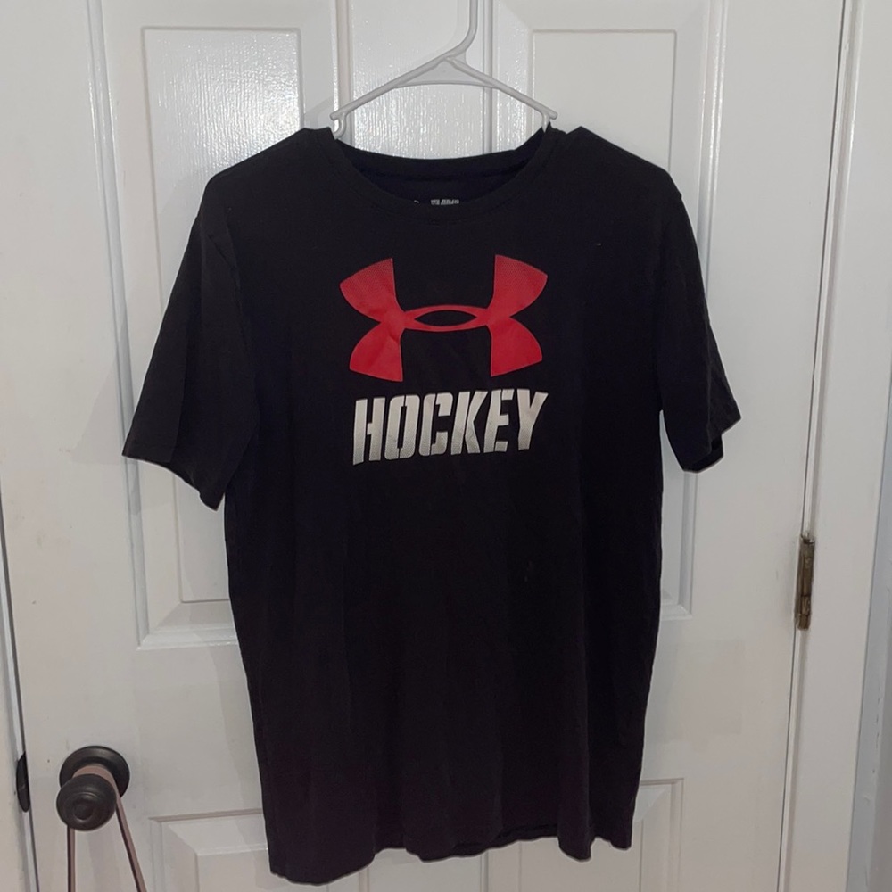 BOYS UNDERARMOUR HOCKEY SHIRT